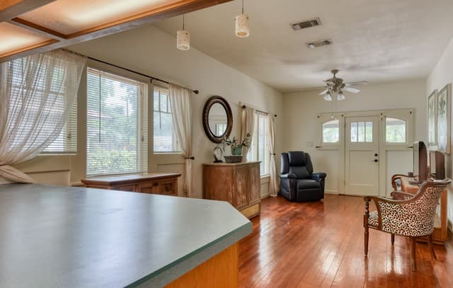 222 S Academy Ave, New Braunfels, TX 78130 — photo 2