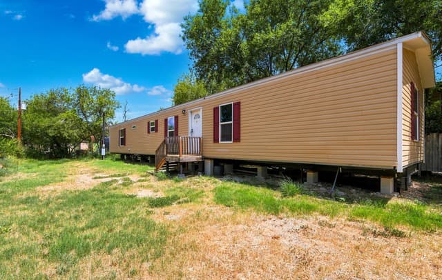 1117  Plum St, Floresville, TX 78114 — photo 3
