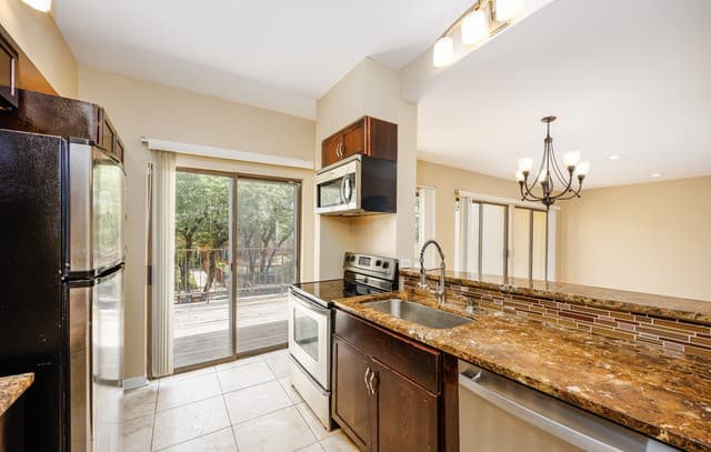 8642  Fredericksburg RD Unit 503, San Antonio, TX 78240 — photo 4