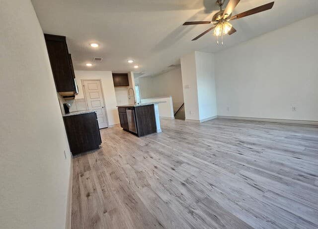 310 W Evergreen St Unit 121