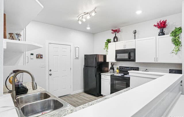 4  Oak Plz, San Antonio, TX 78216 — photo 10