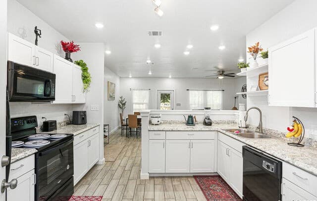 4  Oak Plz, San Antonio, TX 78216 — photo 2
