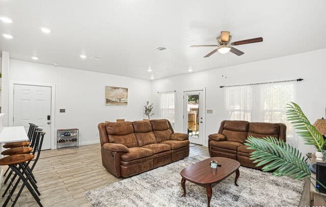 4  Oak Plz, San Antonio, TX 78216 — photo 6