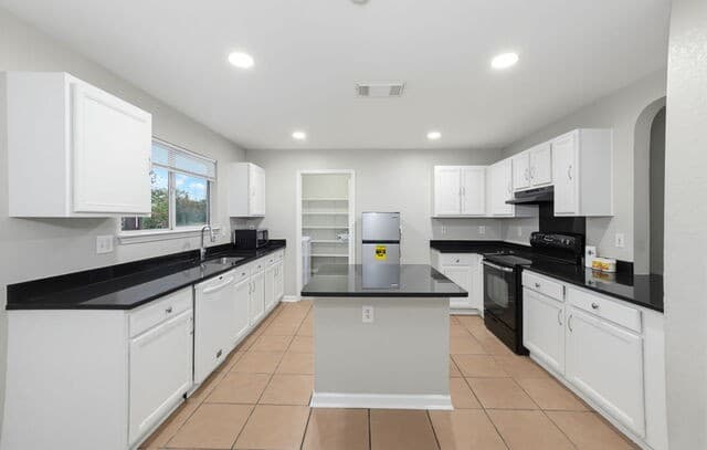 618  Tres Caminos, San Antonio, TX 78245 — photo 2