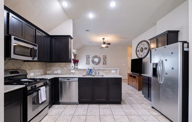 3318  Candleside Dr, San Antonio, TX 78244 — photo 10