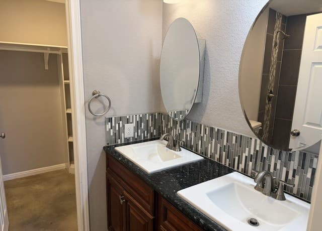 591  Burr Oak Ln, Canyon Lake, TX 78133 — photo 8