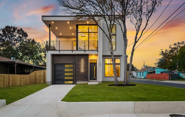 257 E Baylor