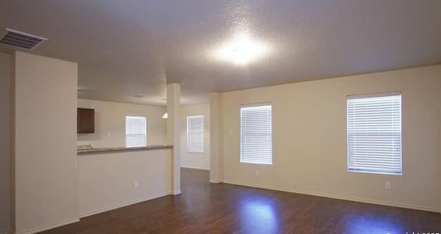 7518  Whispine, San Antonio, TX 78218 — photo 2