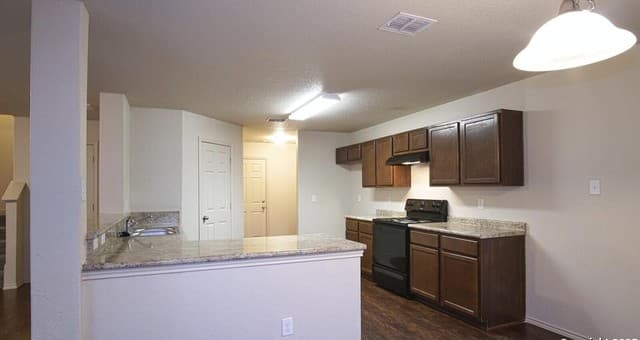 7518  Whispine, San Antonio, TX 78218 — photo 5
