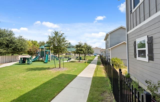 10806  Quinn Ct, San Antonio, TX 78252 — photo 24