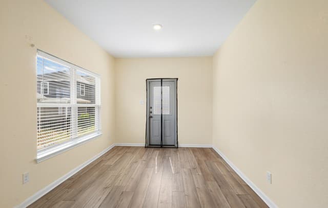 10806  Quinn Ct, San Antonio, TX 78252 — photo 5