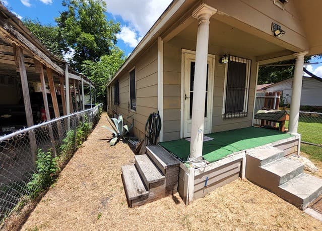 2613  Colima St, San Antonio, TX 78207 — photo 8