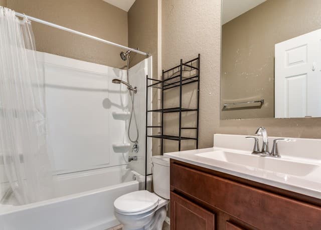 7210  Champion Crk, San Antonio, TX 78252 — photo 11