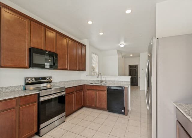 7210  Champion Crk, San Antonio, TX 78252 — photo 6