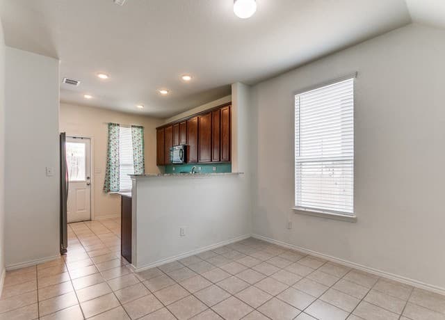 7210  Champion Crk, San Antonio, TX 78252 — photo 9