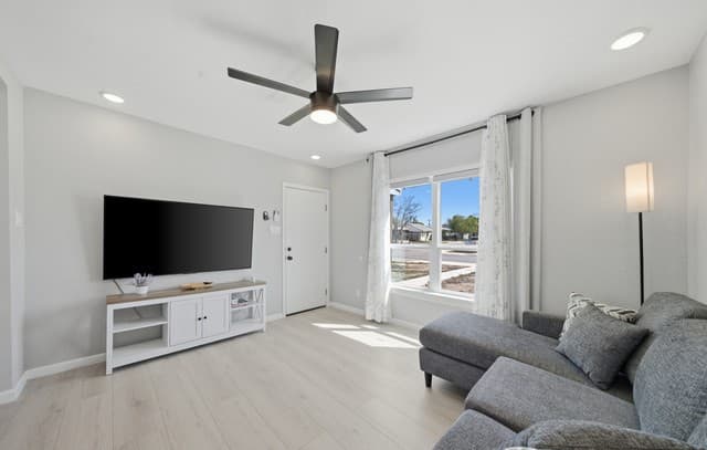 2819 S Pine St, San Antonio, TX 78210 — photo 2