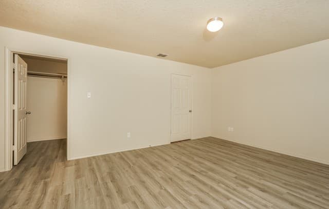 10715  Goose Way, San Antonio, TX 78224 — photo 10