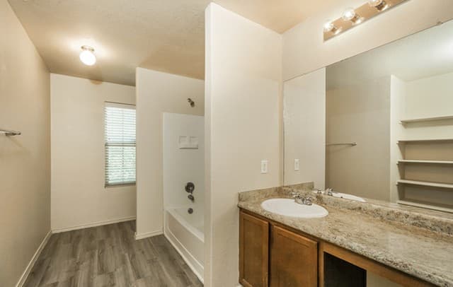 10715  Goose Way, San Antonio, TX 78224 — photo 11