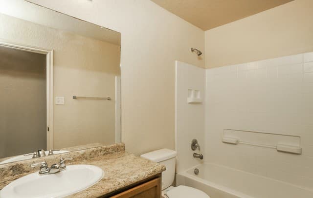10715  Goose Way, San Antonio, TX 78224 — photo 15