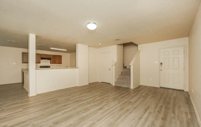10715  Goose Way, San Antonio, TX 78224 — photo 4