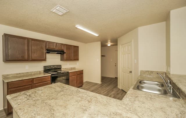 10715  Goose Way, San Antonio, TX 78224 — photo 6