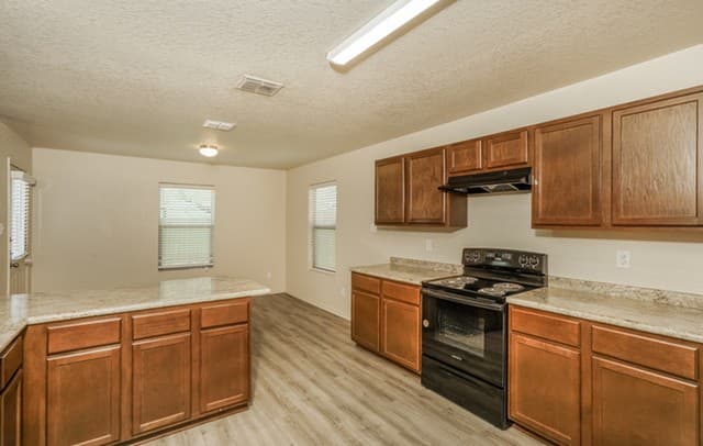10715  Goose Way, San Antonio, TX 78224 — photo 7