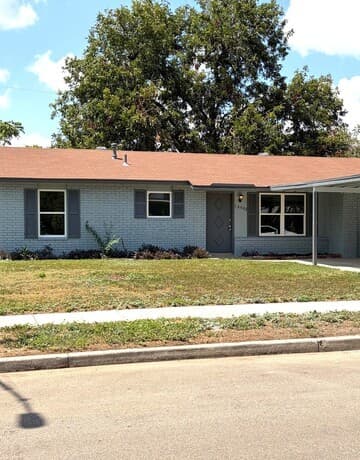 10902 Lazy Oaks