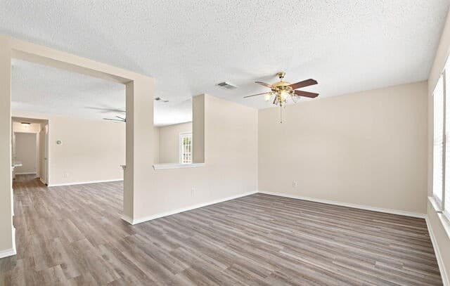 7834  Larcrest, San Antonio, TX 78251 — photo 3