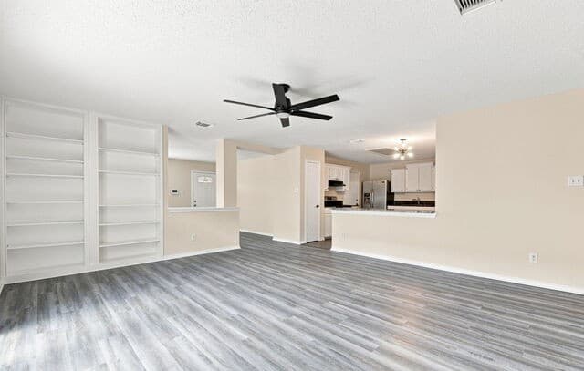 7834  Larcrest, San Antonio, TX 78251 — photo 5