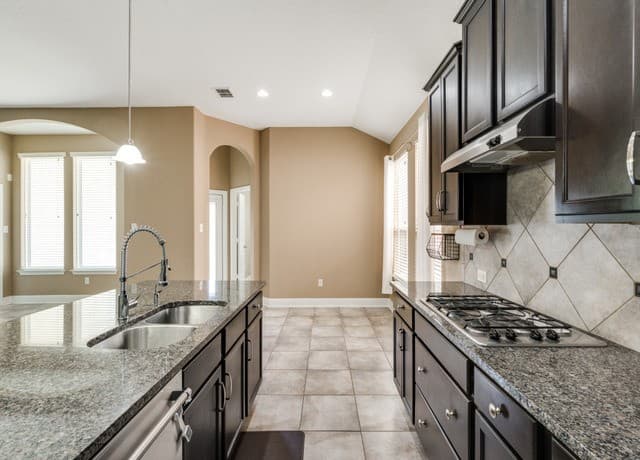 12426  Caprock Crk, San Antonio, TX 78254 — photo 10
