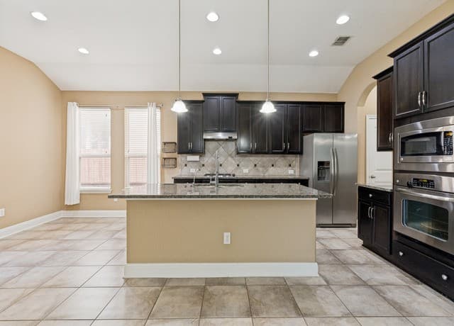 12426  Caprock Crk, San Antonio, TX 78254 — photo 8