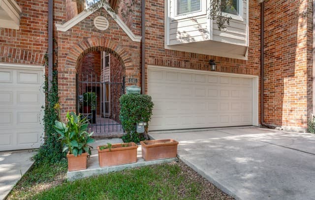 145  Elizabeth Rd, Alamo Heights, TX 78209 — photo 2