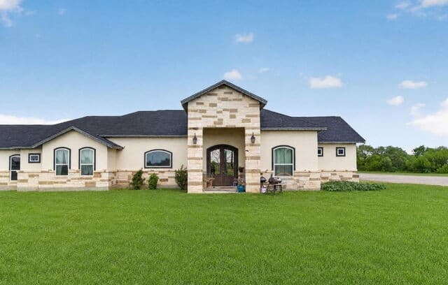 14315  Quesenberry Rd, Von Ormy, TX 78073 — photo 2