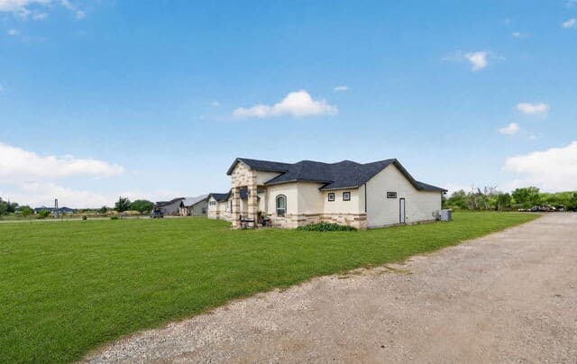 14315  Quesenberry Rd, Von Ormy, TX 78073 — photo 3