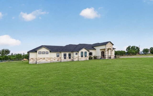 14315  Quesenberry Rd, Von Ormy, TX 78073 — photo 4