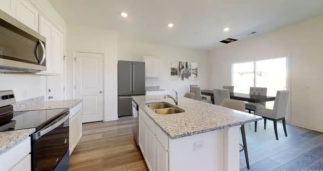 946  Dankworth, San Antonio, TX 78221 — photo 2