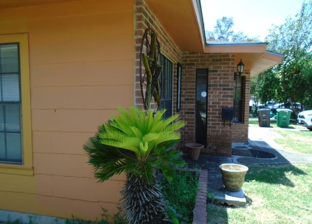 238  Storeywood Dr, San Antonio, TX 78213 — photo 5