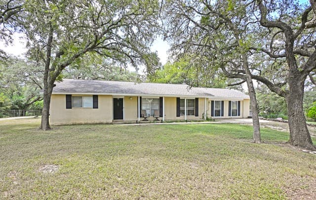 321  High Low Dr, New Braunfels, TX 78132 — photo 2