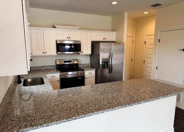 600A  10th, Bandera, TX 78003 — photo 3