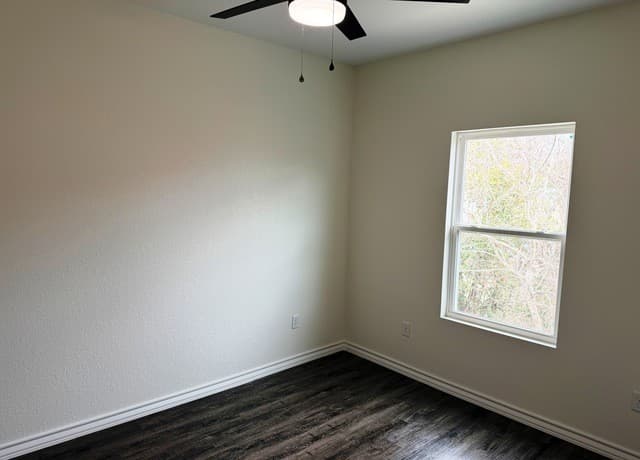 600A  10th, Bandera, TX 78003 — photo 8