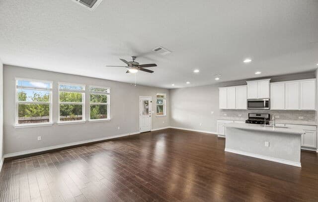8624  Dove Pass, San Antonio, TX 78254 — photo 2