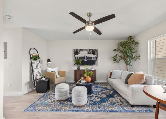 310 W Evergreen St Unit 101