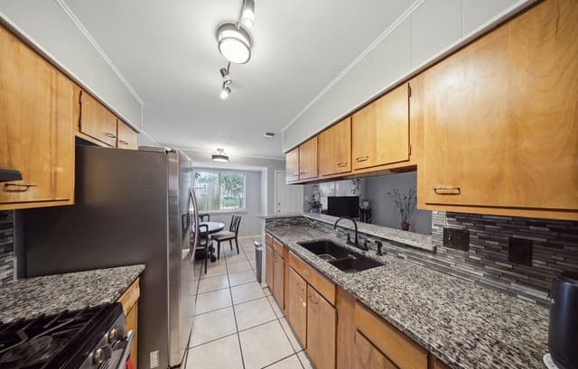 7823  Latigo, San Antonio, TX 78227 — photo 8