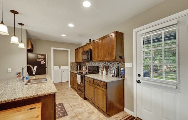 4142  Morningside Way, Canyon Lake, TX 78133 — photo 10