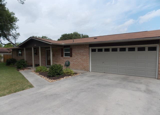 1309  Azalea Lane, New Braunfels, TX 78130 — photo 2
