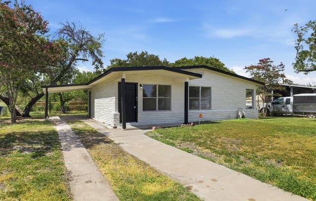 123  Chadwick Dr, San Antonio, TX 78227 — photo 2