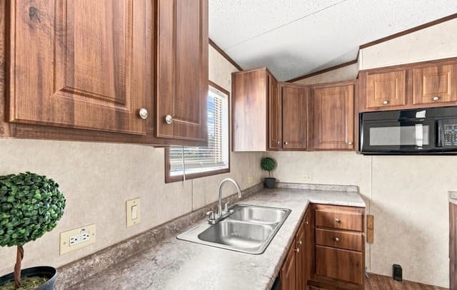 138  County Road 2666, Devine, TX 78016 — photo 11