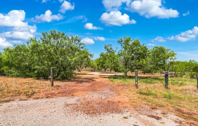 138  County Road 2666, Devine, TX 78016 — photo 3