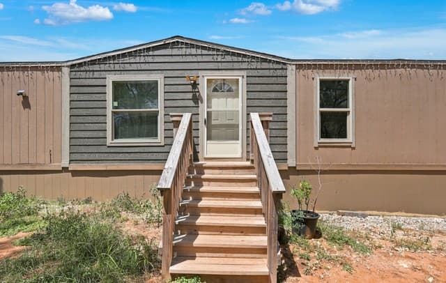 138  County Road 2666, Devine, TX 78016 — photo 7