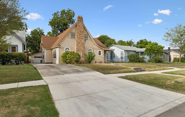 2018 W Gramercy Pl, San Antonio, TX 78201 — photo 2